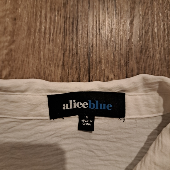 Alice Blue - White Lace-Hem Cropped Button-Up Shortsleeve Top - Picture 2 of 6